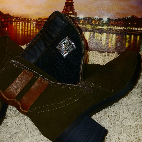 Boot - Picture 3 of 4